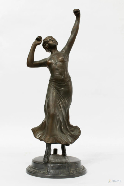 Danzatrice spagnola, scultura in bronzo, inizi XX sec., H 34 cm.