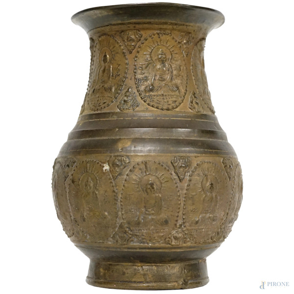 Vaso tibetano in bronzo, con decori a rilievo, cm h 17, (difetti)