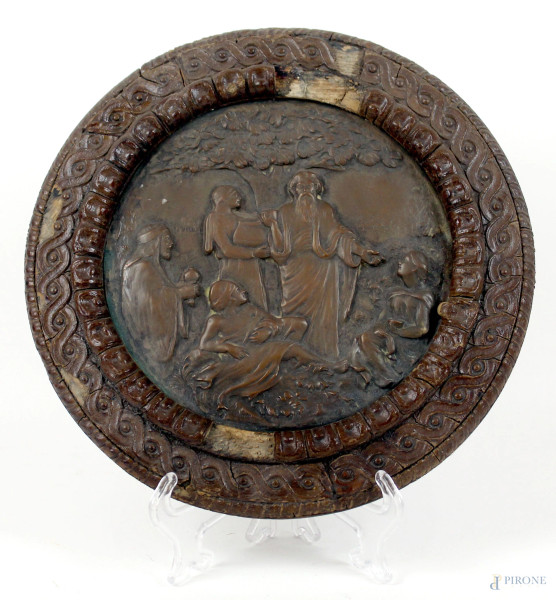 Tondo in bronzo raffigurante episodio religioso, diam. cm 19, entro cornice di legno, firmato,(difetti)