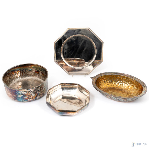 Lotto di quattro centrini in metallo, XX secolo, misura massima cm 10x28x28