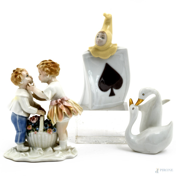 Lotto di tre sculture in porcellana, XX secolo, altezza massima cm 15,5