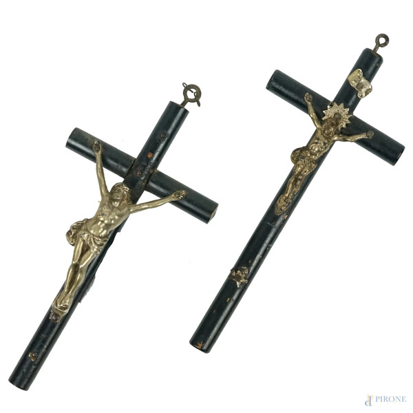 Due crocifissi in legno e metallo argentato, cm 16x8, XX secolo, (difetti).