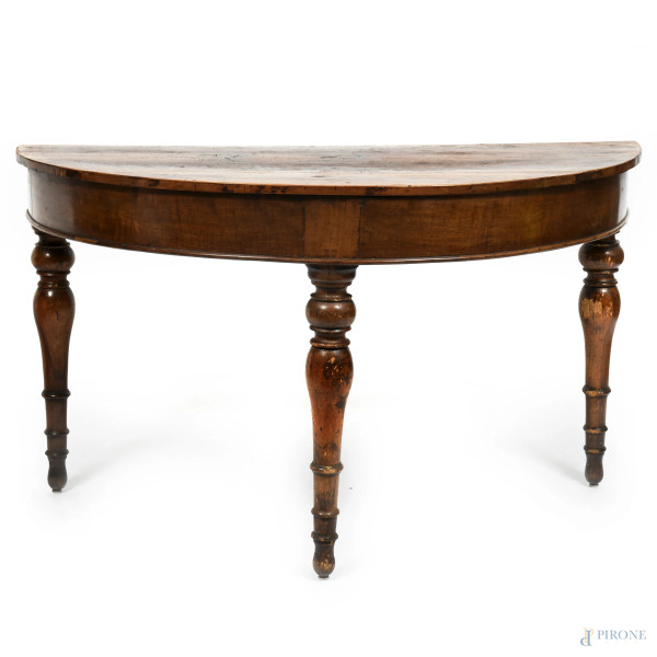 Coppia di consolle in noce con gambe tornite, XX secolo, cm 81,5x141x69,5, (segni di usura, scalf...