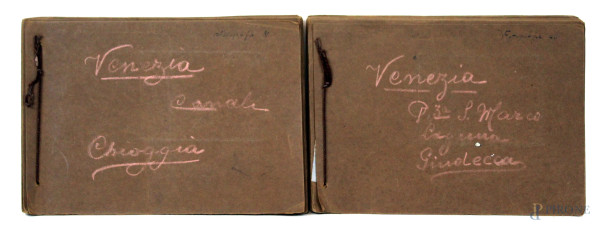 Due album in cartoncino marrone rilegato contenenti varie foto d'epoca della città di Venezia, cm h 2x17,5x25, XX secolo, (segni di utilizzo).