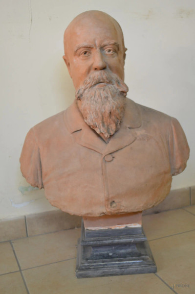 Busto in terracotta, h.74 cm.