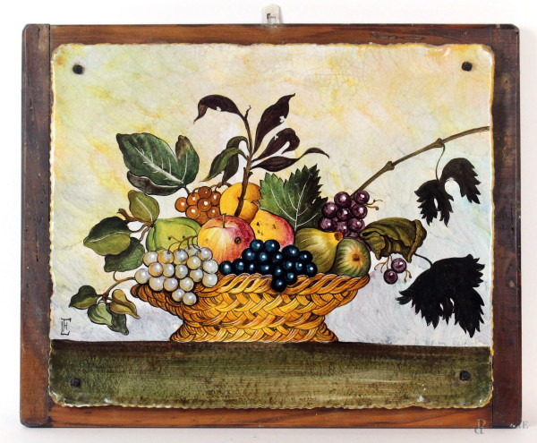 Formella in maiolica policroma raffigurante la canestra di frutta, cm 35x43,5, Giulio Gialletti Deruta, XX secolo