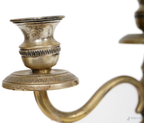 Coppia di candelabri in argento a tre braccia, Italia, XX secolo, altezza cm 39, peso netto gr. 6...