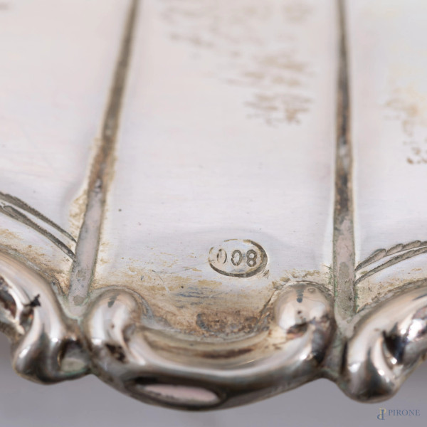 Lotto di tre piatti in argento 800/000, diametro massimo cm 28,5, peso complessivo gr 1130