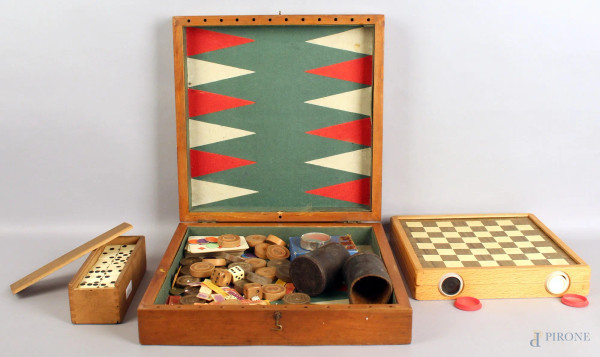 Lotto composto da tre scatole contenenti giochi di epoche diverse.