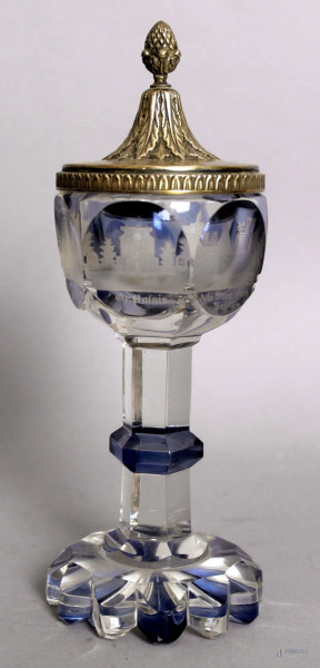 Calice in cristallo molato ed inciso con coperchio in argento, altezza 22 cm, Germania primi &#39;900.