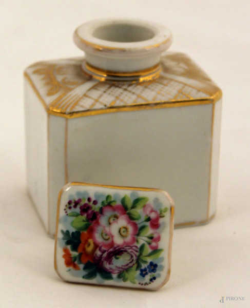 Calamaio in porcellana chiara a decoro di fiori, marcato, h.10 cm