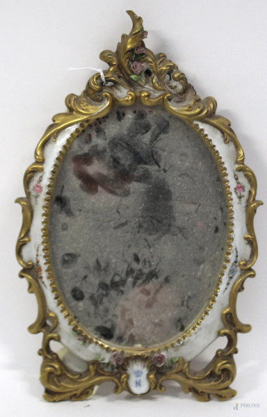 Specchio in porcellana Capodimonte, anno 1900, cm 30 x 19.