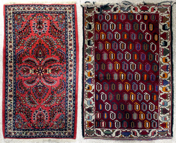 Lotto composto da due tappeti , misure max. 133x80 cm.