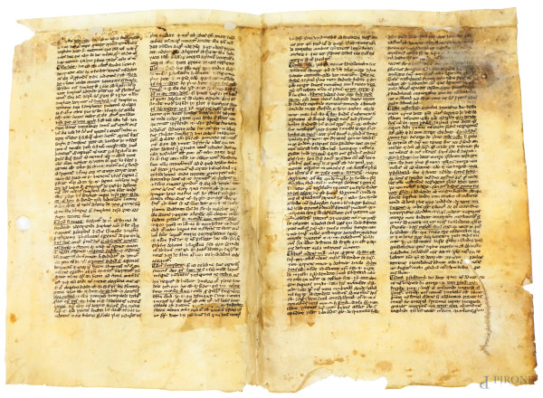Antico foglio latino manoscritto  ad inchiostro nero su carta pecora, cm 29,5x21,  (difetti, macchie ed un restauro).