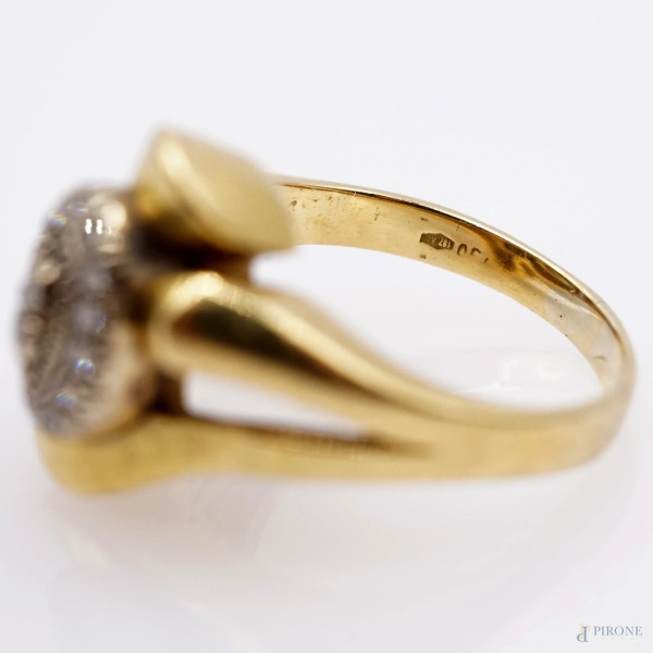 Anello in oro giallo 18 KT con brillantini, peso gr.6,2, misura 13