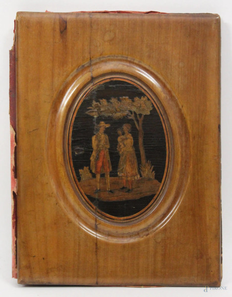 Portadocumenti in ulivo con placca centrale a soggetto familiare, Arte Sorrentina, XIX sec., cm 32 x 24.