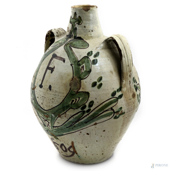 Otre biansato in maiolica dipinta e smaltata nei toni del bianco e del verde, XX secolo, altezza ...