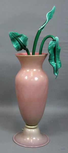Vaso-lampada in vetro di Murano color salmone con 3 foglie verdi, altezza vaso cm 63,5 (mancante di foglie), prima met&#224; del XX secolo