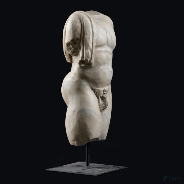 Torso maschile, scultura in marmo su base in metallo, XIX-XX secolo, altezza cm 32
