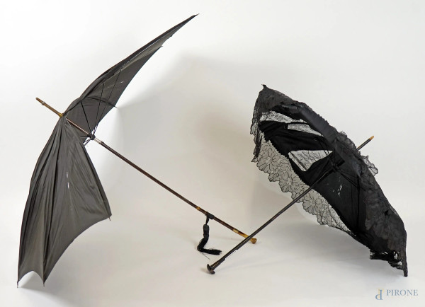 Lotto composto da un ombrello ed un parasole in materiali diversi, lunghezza cm 100 circa, (difetti).