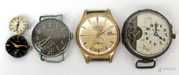 Lotto di cinque meccanismi di orologio in materiali diversi, (difetti e mancanze).