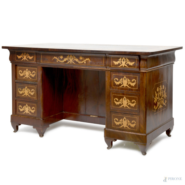 Scrittoio in legno intarsiato, inizi del XX secolo, cm 80x143x72, (difetti)
