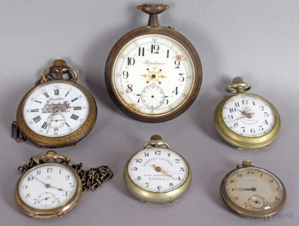 Lotto composto da sei orologi da tasca in metallo e argento (da revisionare), diametro max. 10 cm, (difetti).