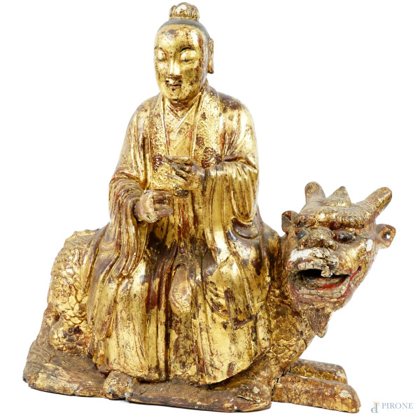 Buddha seduto su un drago in legno dorato, XX secolo, cm 48x43x20, (difetti, rotture)