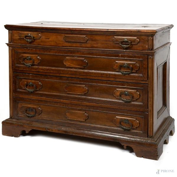 Cassettone in noce con fronte scandito da tre cassetti e finto cassetto. Piano superiore apribile a ribalta celante vano scrittoio. XVIII- XIX secolo, cm 96x129x55,5, (difetti, usura del tempo)