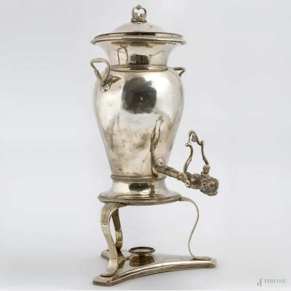 Samovar in argento finemente cesellato con dispensatore a foggia di delfino cavalcato da putto, Vienna 1823, cm 36,5x28x20, peso gr 1360
