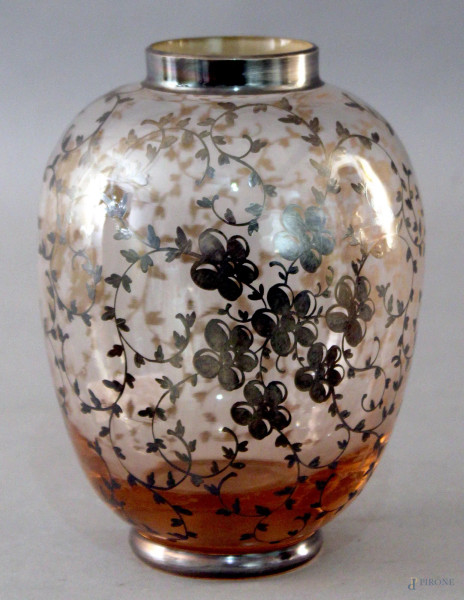 Vasetto in vetro con decorazioni in argento h. 16 cm.