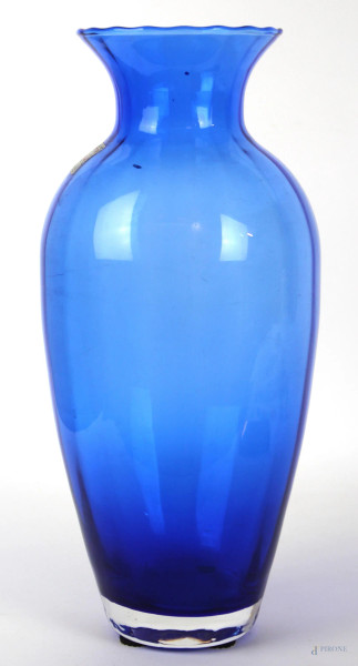 Vaso in cristallo blu, altezza cm 34,5, XX secolo