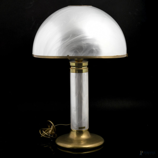 Lampada da tavolo Alberto Sordi in materiale plastico effetto madreperla, anni Ottanta, altezza cm 60, (lievi segni di usura, da revisionare)