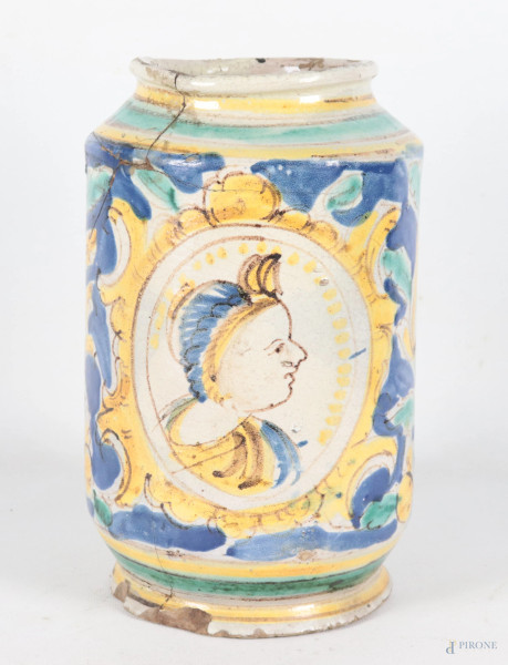 Albarello da farmacia in maiolica con decorazioni nei toni del blu e giallo a motivi vegetali e medaglione centrale con profilo virile, XIX-XX secolo, cm 27x17, (segni di usura, difetti, cadute di smalto, rotture, restauri, difetti)
