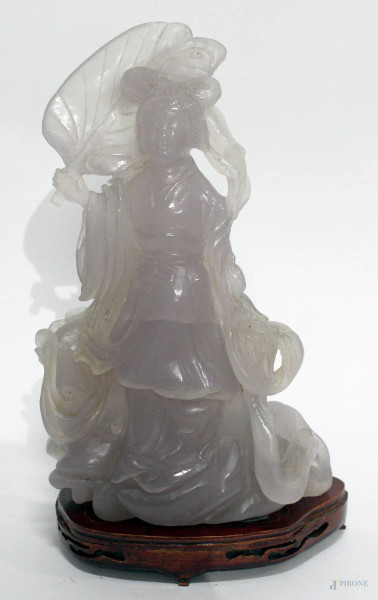 Fior di loto, scultura in quarzo viola con base, h. 20 cm, (difetti)