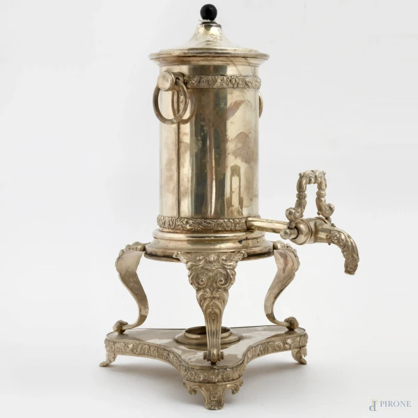Samovar in argento cesellato con motivi floreali e vegetali, XIX secolo, cm 32x25x18, peso lordo gr 1320