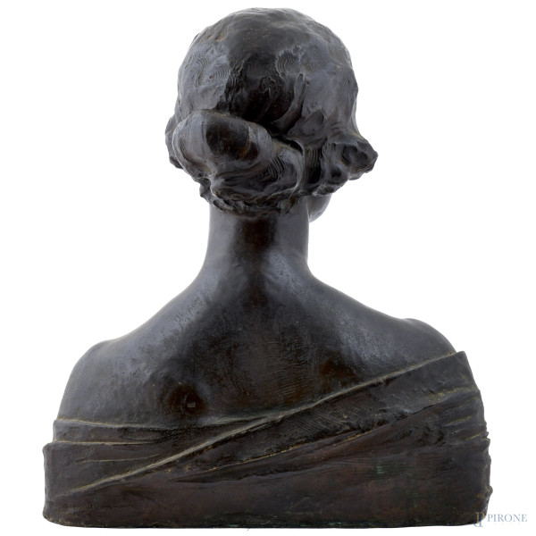 Torquato Tamagnini (1886 - 1965) , Busto di donna, scultura in bronzo, altezza cm 50, firmato e i...