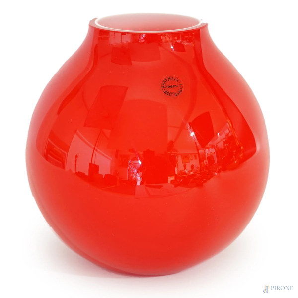 Vaso in vetro incamiciato rosso, Menu Design Vea, XX secolo, cm h 17