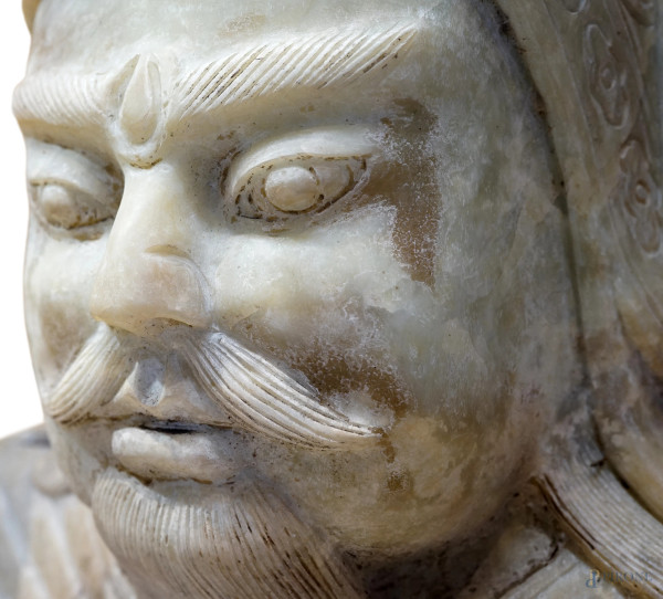 Guerriero, grande scultura in giadeite, arte orientale del XX secolo, cm h 99 circa, (difetti)