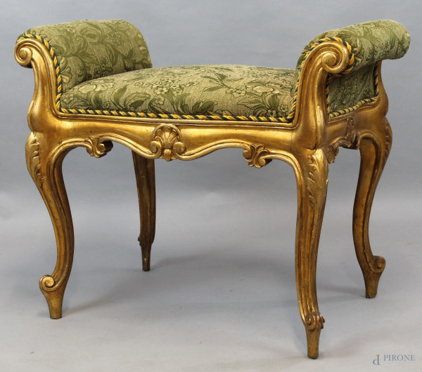 Panchetta in legno intagliato e dorato, seduta imbottita e rivestita in tappezzeria fiorata, cm h 60x75x40