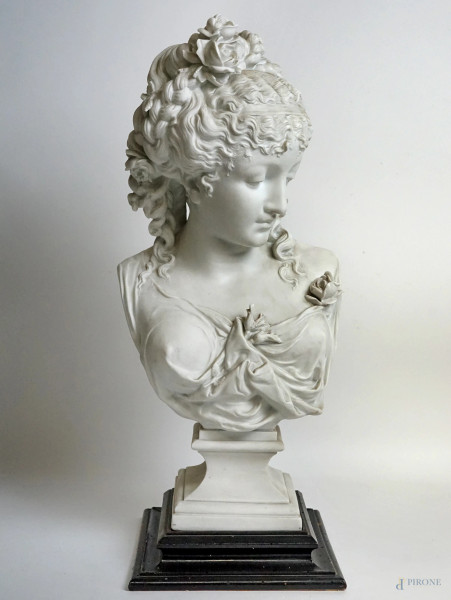 Paul Duboy - Mezzobusto femminile, scultura in porcellana biscuit, cm h 52,5, base in legno.