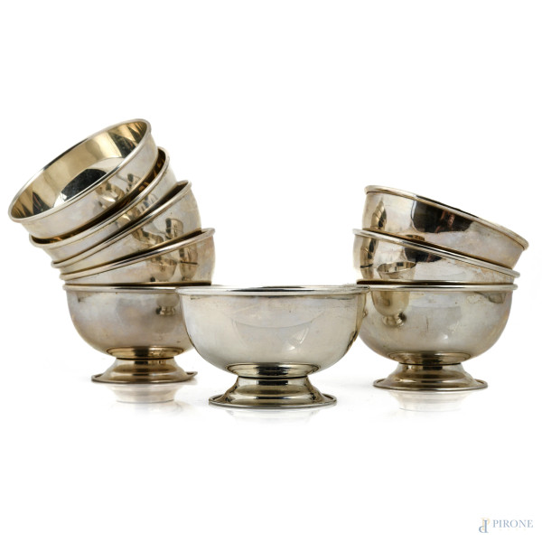Lotto di 9 coppette in argento 800/000, XX, Padova, Rino Greggio, peso complessivo gr 850, cm 6,5x10