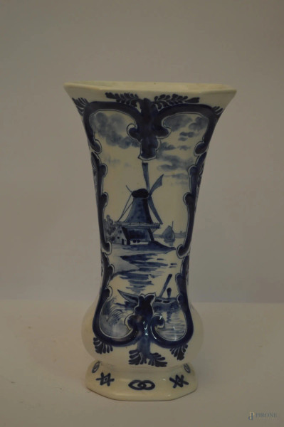Vaso in porcellana a decoro bleu di mulino marcato, Olanda primi 900, h. 25 cm.