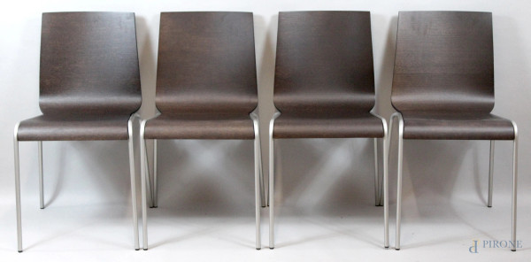 Lotto di quattro sedie Calligaris, modello online, in metallo e legno.