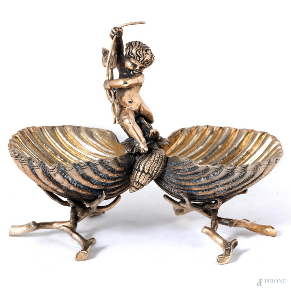 Salierina in argento con putto su delfino mitologico e vaschette a guisa di conchiglie, peso gr 290, cm 10,5x12,5x6