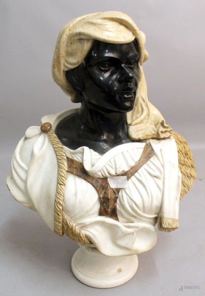 Busto di moro, scultura a vari marmi pregiati,  XX. Sec., H. 70 cm.