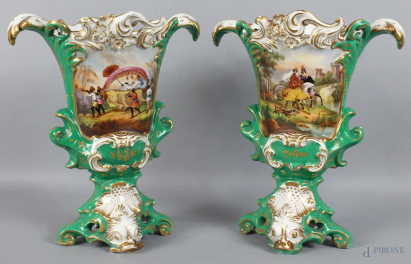 Coppia di vasi Luigi Filippo in porcellana dipinta con riserve, raffiguranti paesaggi con figure e fiori, particolari dorati, altezza 28,5 cm, (piccoli restauri).