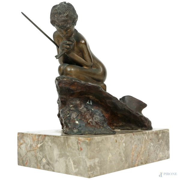 Pescatorello, scultura in bronzo brunito, cm h 20x18x12,  timbro della Fonderia Gemito Napoli, base in marmo