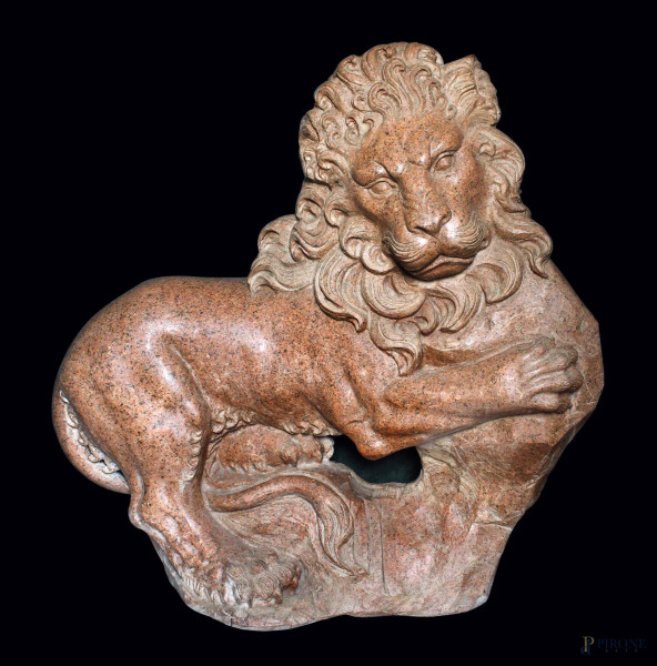 Coppia di leoni in marmo, h 100 cm, lungh. 95 cm, XX sec. 