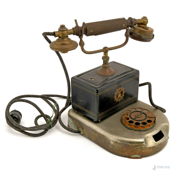 Vecchio telefono L. M. Ericsson, cm 27x25x21, (difetti, da revisionare)